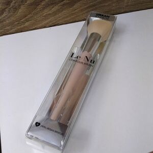 New vegan bristle Contour makeup brush Urban Studio